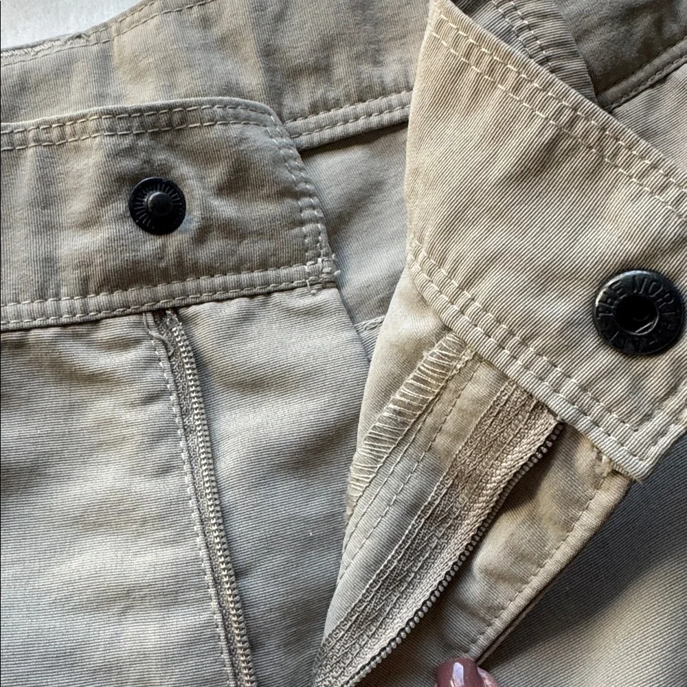 North Face Mens Cargo Shorts Beige zip Velcro Pockets hiking camping outdoors